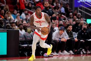 斯通：芬尼-史密斯适配火箭体系 他下赛季会成为球队重要战力