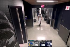 附加赛对阵快船！首节最后阶段库里走回更衣室 目前已回到替补席