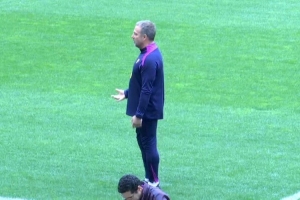 西媒：弗里克对马竞球场草皮质量不满意，与欧足联官员沟通