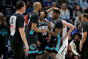 吉布森：科沃德让我想起了年轻的巴特勒 发型都一样打球很有拼劲