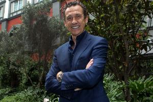 巴尔达诺：卡马文加的红牌判罚过重了，这是裁判犯的双重错误