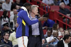 科尔：追梦昨晚在自己家里 宴请我们全队 氛围特别棒