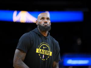 简直不可思议！詹姆斯生涯70次获得周最佳 NBA历史独一档！