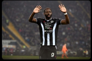 官方：乌迪内斯前锋凯南·戴维斯右腿股二头肌受伤