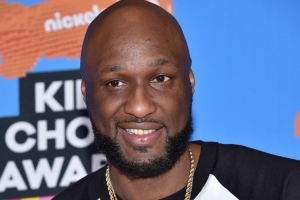 奥多姆：新秀合同3年1200万 我很激动 若我妈在世想给她买房子