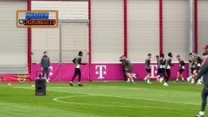 六台：拜仁备战皇马训练气氛良好，球员热身时还有音响播放音乐