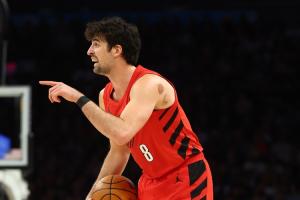 霍勒迪：阿夫迪亚为我们做到了一切 他不断突破&并投进三分