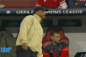 门将互送！卢宁站位失误直接摔进门内，帕夫洛维奇轻松打进