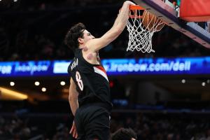 无敌了~阿夫迪亚杀穿太阳内线 全场22中15爆砍41+7+12&命中关键球