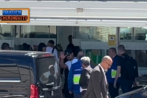 六台：拉菲尼亚启程前往马德里，为队友们加油助威