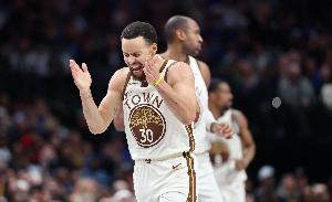 取胜之匙！勇士今天狂飙19记三分 创附加赛历史新纪录