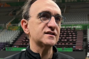 乌戈：赛季末希望大家保持健康 调配队员出场时间 也争取更好排名