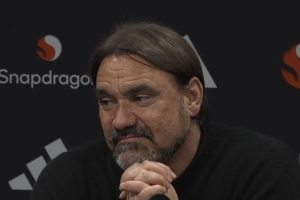 法尔克：客场击败曼联意义非凡，红牌并非决定胜负的最关键因素