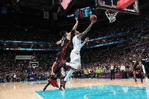 真正的NBA！蜂火附加赛无限反转 3分对轰狂续命 制胜攻防终结比赛