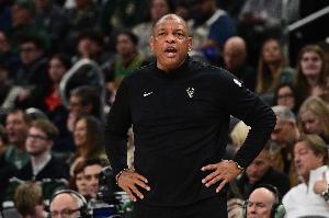 老里：不想说退役 已收到电视台的邀约 眼下先陪孙子孙女