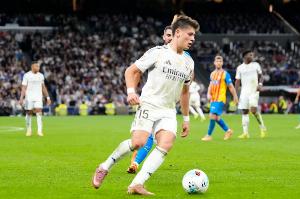 在欧冠比赛中居莱尔首次完成双响，而亚马尔还没有做到这一点