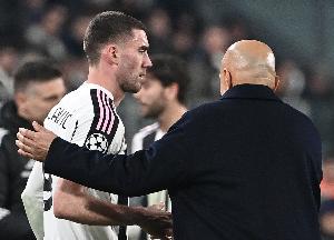 米体：尤文暂缓续约弗拉霍维奇，AC米兰伺机而动并考虑出售恩昆库