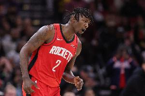 斯通：这个赛季对芬尼-史密斯来说有点失控了 但季后赛是另一回事