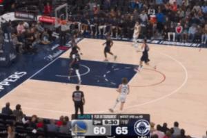 非常丝滑！库里面对贴防突入内线 拉杆上进追近比分