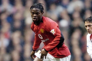 萨哈：利马染红简直是笑话，有了VAR裁判判罚尺度依然前后不一