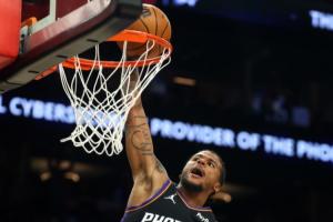 烈日骄阳！杰伦·格林上半场8中5砍14分3板2助2帽 强解三分太酷