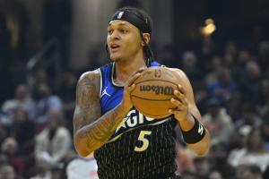 触底反弹！班凯罗半场10中7砍下16分5助 正负值+24