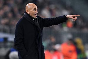 记者：斯帕莱蒂希望至少签下两名中场，包括一名组织型后腰