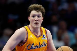 高端局撞墙~三分王克尼佩尔常规赛三分命中率42.5% 附加赛共12中1