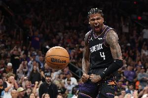 媒体人：两场附加赛杰伦·格林共砍下71分 确实是高级货拳怕少壮