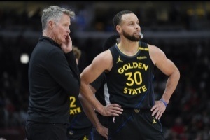 科尔：我不想离开库里 我绝对不会在明年去NBA的其他地方执教