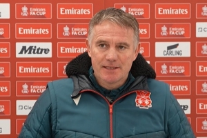 主帅谈雷克瑟姆升级可能性：会为附加赛资格拼到最后一刻