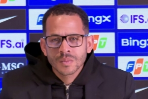 罗塞尼尔：恩佐没戴袖标但表现得像队长 曼联一次射正就进球了