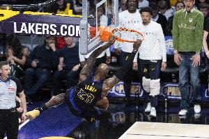 巴克利：詹姆斯上半场的表现简直绝妙 看他打球真是一种享受