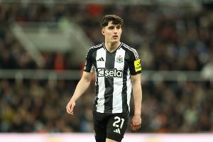 太阳报：对阵伯恩茅斯被换下，纽卡后卫利夫拉门托疑似腹股沟受伤