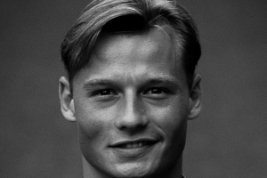 TA：阿森纳球员今晚将佩戴黑色臂章，悼念前枪手门将曼宁格