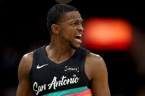 你也打开了！福克斯中投+妙传+三分 连续表现带队扩大领先！