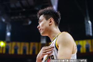 赵继伟回球迷：想找地缝钻进去 什么场面都见过但今天就呵呵俩字