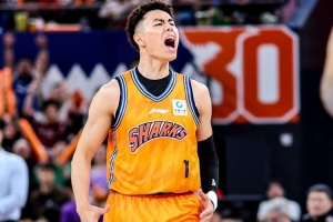 可圈可点！李添荣10投7中&三分7中4得18分2板4断0失误 正负值+25