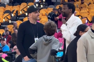 个子挺高！文班亚马老爸和球队名宿吉诺比利场边畅聊