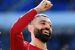 禁区内推射拔头筹！官方：萨拉赫当选利物浦队内全场MVP