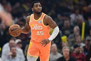 强！米切尔生涯至今出战65场季后赛 33次砍下30+