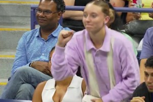 佩奇和女友阿齐·福德此前还一起去看美网比赛