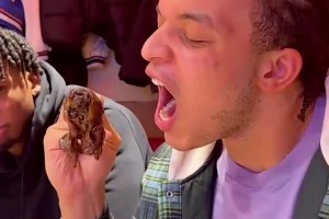 客场的最大动力？洛夫顿品尝中国各个地区的美食！