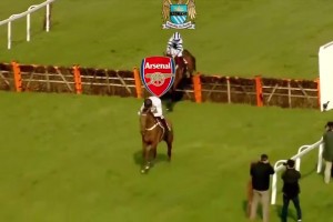 似曾相识？网友恶搞：阿森纳与曼城本季争冠英超……