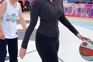 微胖女生打篮球，野球场肘姐来为你诠释别样魅力