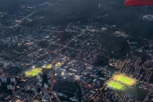 贺炜老师诚不欺我们：“如果您曾经乘飞机掠过巴黎的上空…”