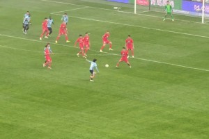 现场目睹吕焯毅神仙球绝杀！看台上的大连球迷：我X！我X！