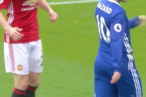 埃雷拉攻防两端统治级！锁死阿扎尔+传射建功曼联2-0切尔西！